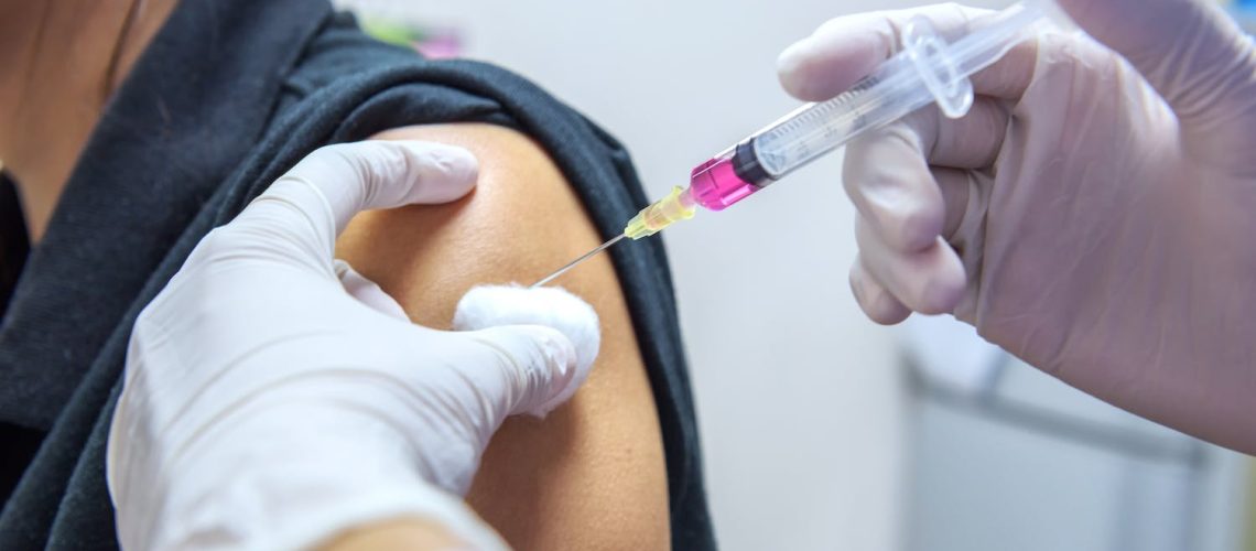 Vaccin grippe 2023-2024 : gratuit pour qui ? avec le vaccin Covid ?